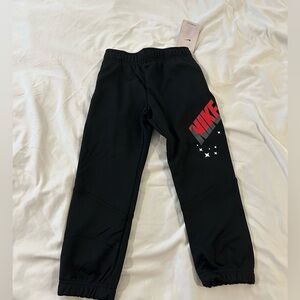 Nike Therma-FIT Boys Black Jogger Pants Logo Athletic Sweatpants Size 5 NWT